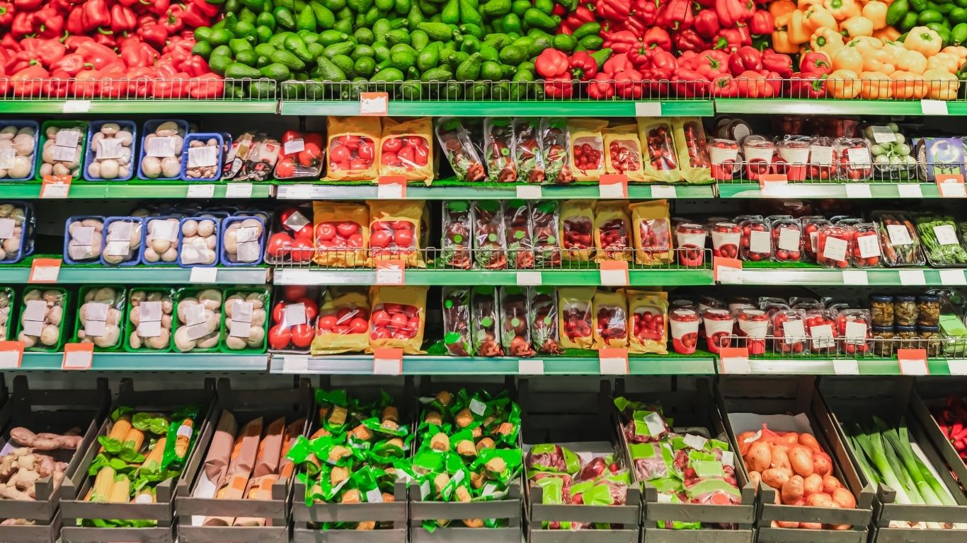 Grocery store with smart locker use case