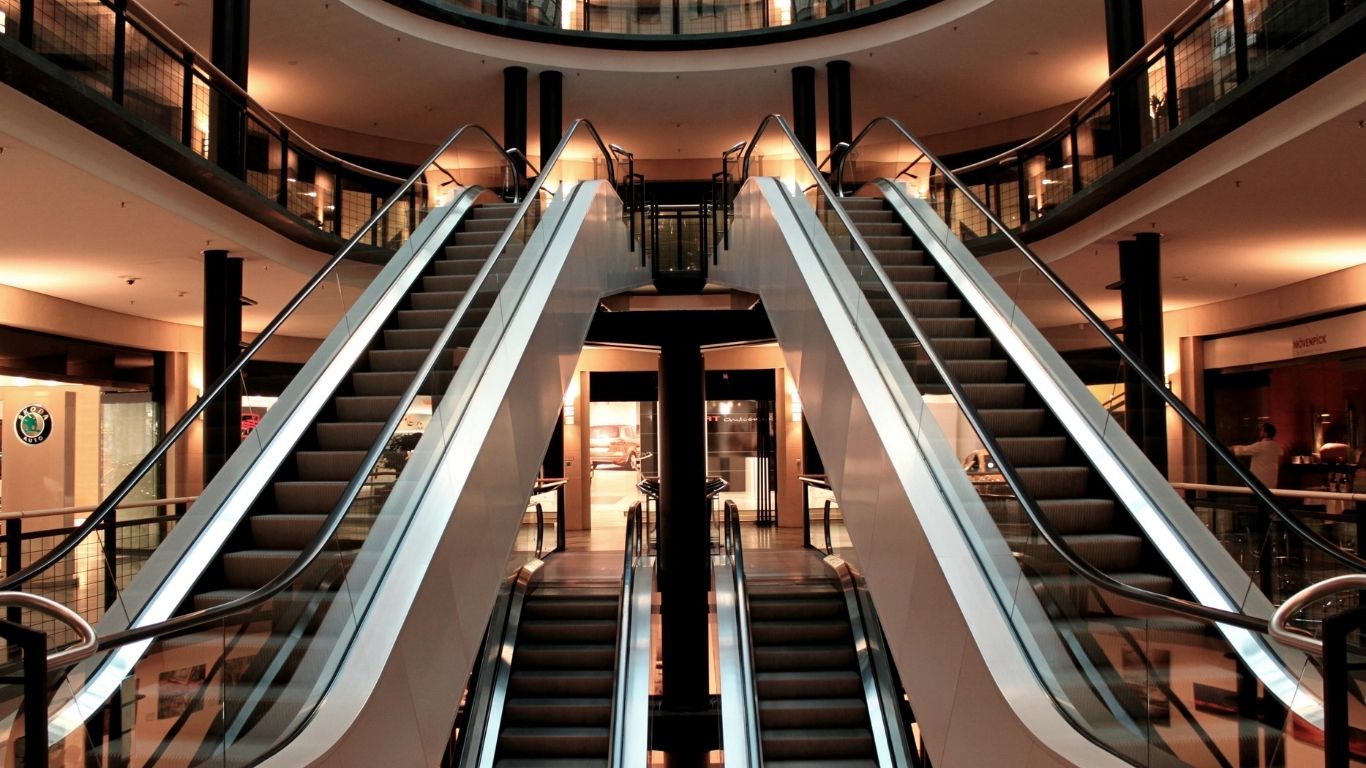 Shopping mall smart locker location